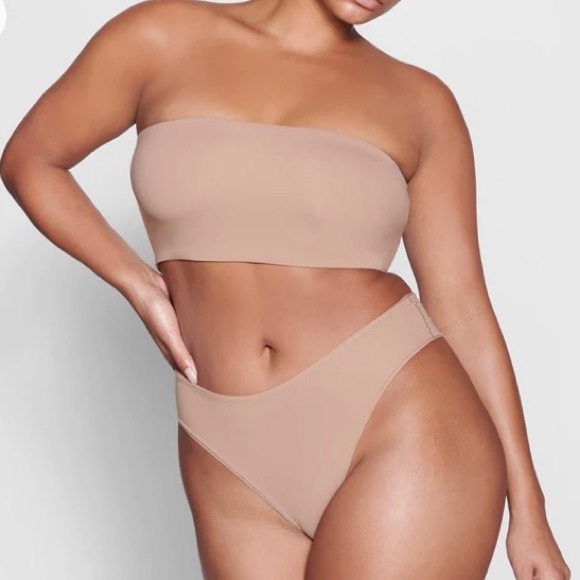 SKIMS Fits Everybody Bandeau Bra - Picture 1 of 5